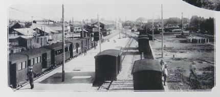 岩手軽便鉄道花巻駅ホーム『国有記念岩手軽便鉄道』より （花巻市博物館蔵）