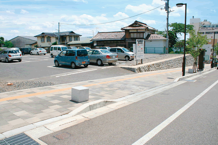 今は、駐車場になってしまった当時の花巻税務署跡