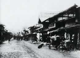 明治中期頃の上町の風景『写真集明治・大正・昭和花巻』より