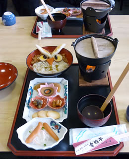 創作料理「福来朗丼（フクロウどん）」